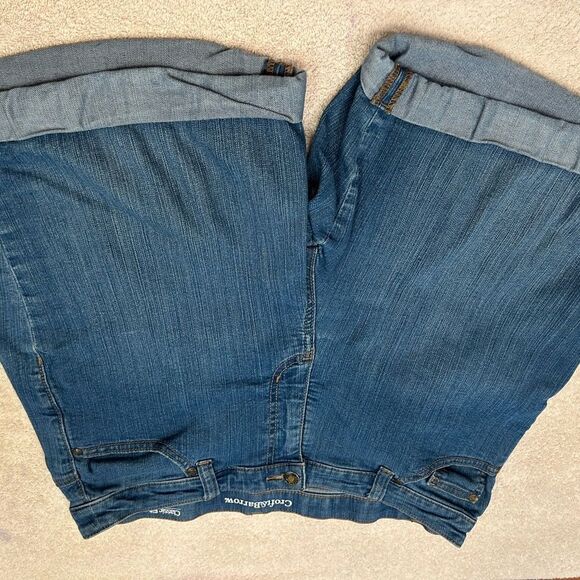 Croft & Barrow Blue Boyfriend Jeans with Distressed Details size 12 stretchy - Picture 1 of 10